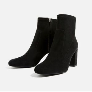 Like new Zara black faux suede heels booties shoe